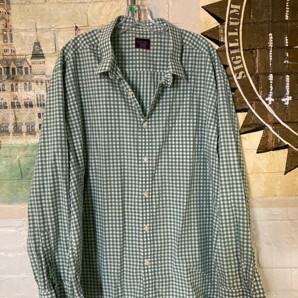 Men’s Untuckit button down shirt